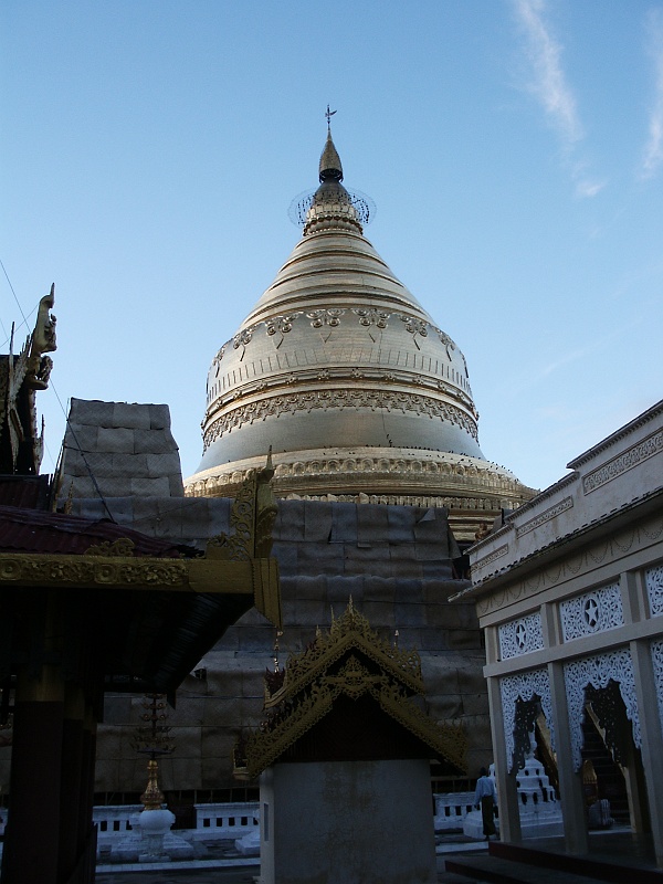 PICT3092_Shwezigon.JPG